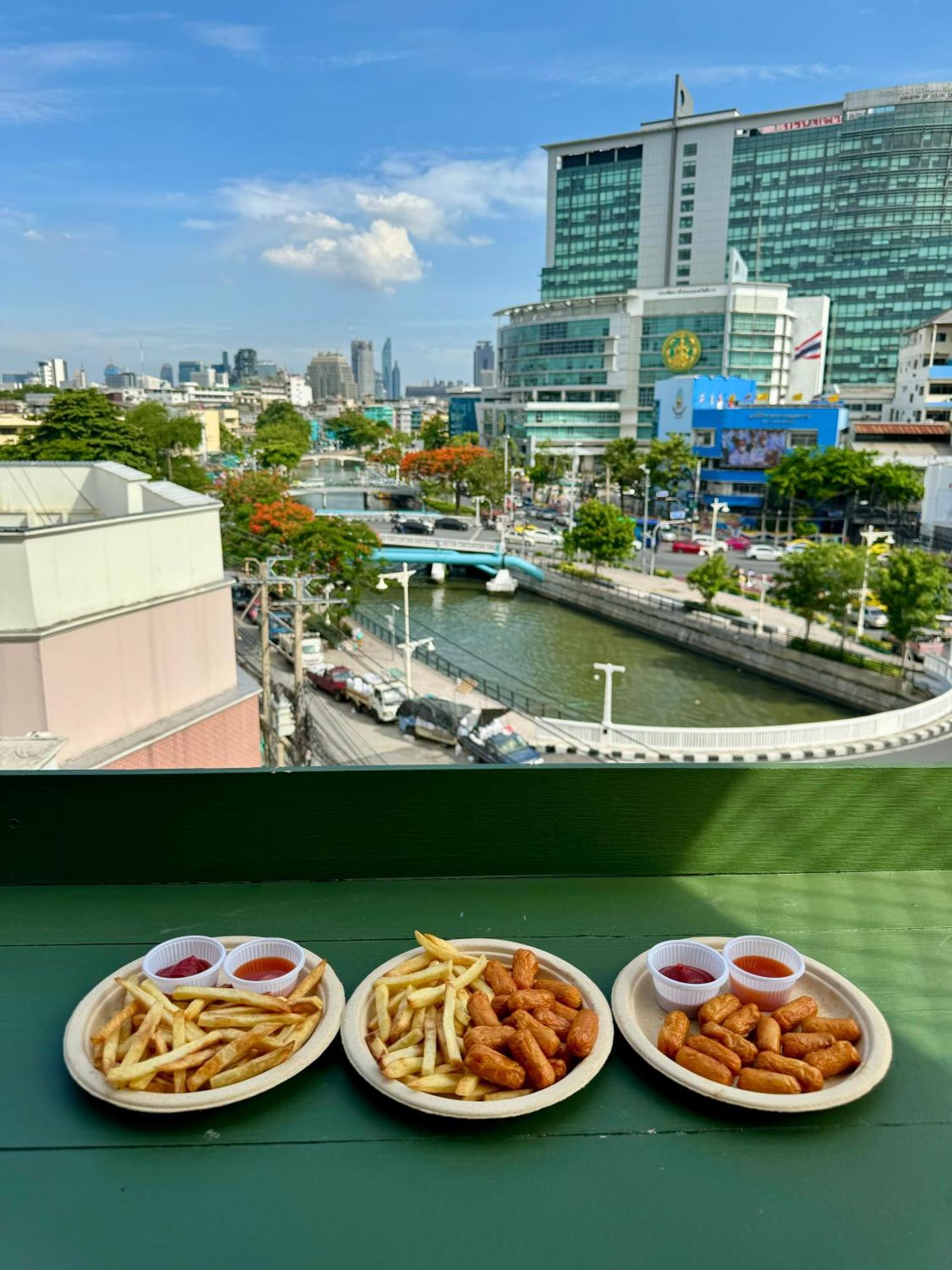 Sabai Dee Minitel Hotel Bangkok Bagian luar foto